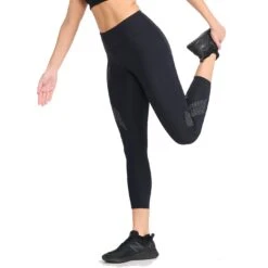 2XU Women's Mid-Rise 7/8 Compression Tights - Black/dotted Silver Reflective -RunGear Elite 2xu womens mid rise 7 8 compression tight wa3516b black dotted silver reflective 8 1440363