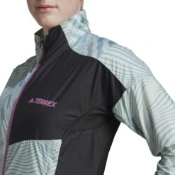 Adidas TERREX Trail Wind Jacket Women - Linen Green/magic Grey HF9294 -RunGear Elite adidas womens trail wind jacket linen green magic grey hf9294 7 1259003