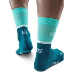 CEP The Run Mid Cut Compression Socks V4 - Ocean/petrol -RunGear Elite cep the run mid cut compression socks v4 ocean petrol 6 1553640