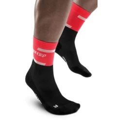CEP The Run Mid Cut Compression Socks V4 - Pink/black -RunGear Elite cep the run mid cut compression socks v4 pink black 2 1553645
