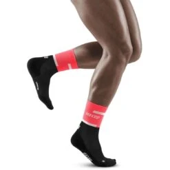 CEP The Run Mid Cut Compression Socks V4 - Pink/black -RunGear Elite cep the run mid cut compression socks v4 pink black 4 1553647