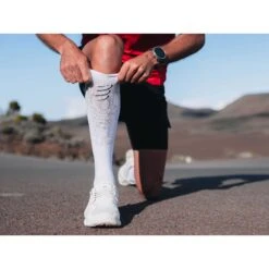 Compressport Full Oxygen Compression Socks - White -RunGear Elite compressport full oxygen compression socks white 4 1452603