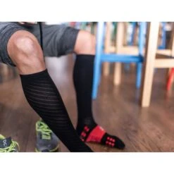 Compressport Full Recovery Compression Socks - Black 12 Compressport Full Recovery Compression Socks - Black -RunGear Elite compressport full socks recovery with compression black 3 1452640