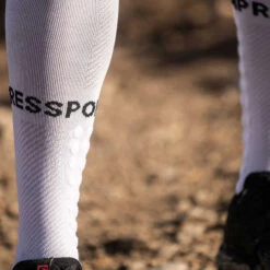 Compressport Full Run Compression Socks - White -RunGear Elite compressport full socks run with compression white 4 823454