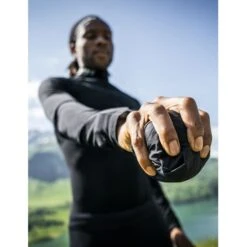 Compressport Hurricane Windproof Jacket Men - Black -RunGear Elite compressport hurricane windproof jacket black 2 1558758