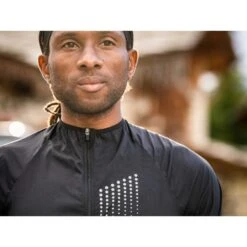 Compressport Hurricane Windproof Jacket Men - Black AM00165B -RunGear Elite compressport hurricane windproof jacket black 3 1452657