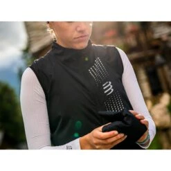 Compressport Hurricane Windproof Vest Women - Black AW00123B 23 Compressport Hurricane Windproof Vest Women - Black AW00123B -RunGear Elite compressport hurricane windproof vest women black 1 1452681
