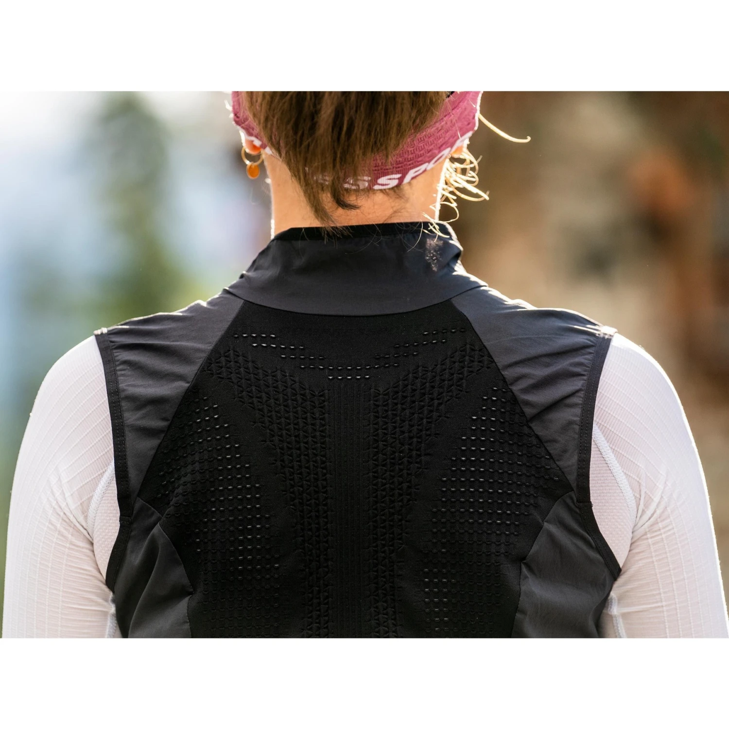 Compressport Hurricane Windproof Vest Women - Black AW00123B 11 Compressport Hurricane Windproof Vest Women - Black AW00123B - Image 11