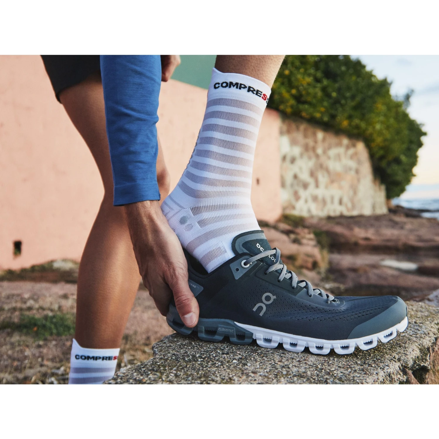 Compressport Pro Racing Compression Socks V4.0 Ultralight Run High - White/alloy 5 Compressport Pro Racing Compression Socks V4.0 Ultralight Run High - White/alloy - Image 5