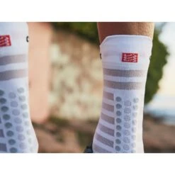 Compressport Pro Racing Compression Socks V4.0 Ultralight Run High - White/alloy 16 Compressport Pro Racing Compression Socks V4.0 Ultralight Run High - White/alloy -RunGear Elite compressport pro racing compression socks v4 1453253