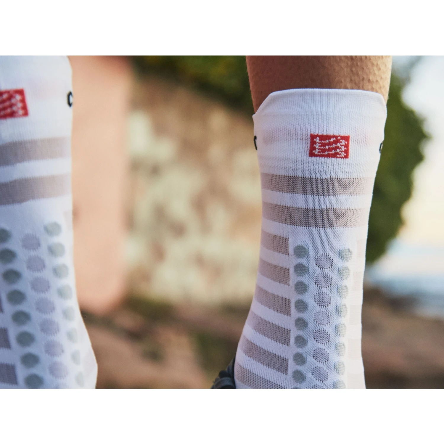 Compressport Pro Racing Compression Socks V4.0 Ultralight Run High - White/alloy 6 Compressport Pro Racing Compression Socks V4.0 Ultralight Run High - White/alloy - Image 6
