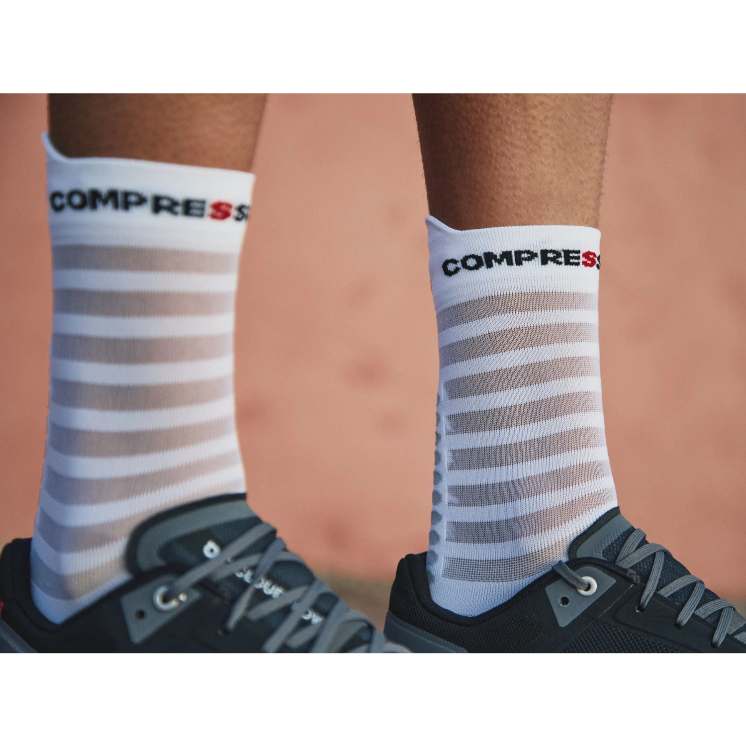 Compressport Pro Racing Compression Socks V4.0 Ultralight Run High - White/alloy 7 Compressport Pro Racing Compression Socks V4.0 Ultralight Run High - White/alloy - Image 7