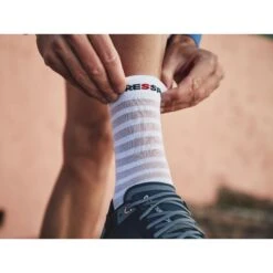 Compressport Pro Racing Compression Socks V4.0 Ultralight Run High - White/alloy 19 Compressport Pro Racing Compression Socks V4.0 Ultralight Run High - White/alloy -RunGear Elite compressport pro racing compression socks v4 1453255