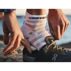 Compressport Pro Racing Compression Socks V4.0 Ultralight Run Low - White/alloy -RunGear Elite compressport pro racing compression socks v4 1453342