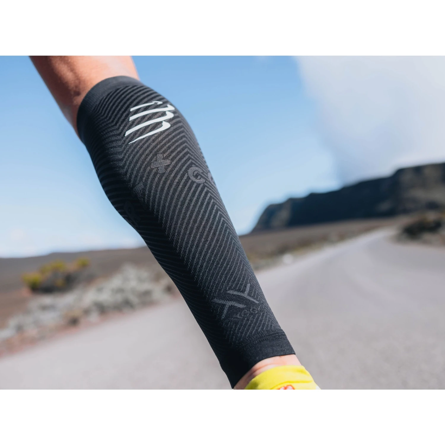 Compressport R2 Oxygen Compression Calf Sleeves - Black/steel Grey 6 Compressport R2 Oxygen Compression Calf Sleeves - Black/steel Grey - Image 6