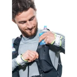 Deuter Ascender 13 Trailrunning Backpack - Black 13 Deuter Ascender 13 Trailrunning Backpack - Black -RunGear Elite deuter ascender 13 trailrunning backpack black 2 1172040