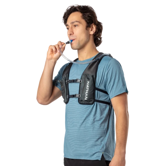 Nathan Sports Quick Start 2.0 Hydration Pack - 6L - Charcoal/Reflective Silver 4 Nathan Sports Quick Start 2.0 Hydration Pack - 6L - Charcoal/Reflective Silver - Image 4