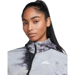 Nike Repel Trail Running Jacket Women - Black/black/photon Dust DX1041-011 -RunGear Elite nike repel womens trail running jacket black black photon dust dx1041 011 2 1519111