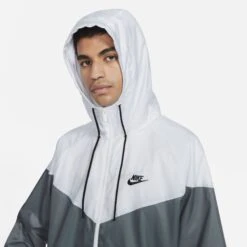 Nike Sportswear Heritage Essentials Windrunner Hooded Jacket Men - Smoke Grey/white/smoke Grey/black DA0001-084 10 Nike Sportswear Heritage Essentials Windrunner Hooded Jacket Men - Smoke Grey/white/smoke Grey/black DA0001-084 -RunGear Elite nike sportswear heritage essentials windrunner herrenjacke smoke grey white smoke grey black da0001 084 5 919926