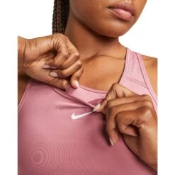 Nike Swoosh Medium-Support 1-Piece Pad Sports Bra Women - Black/white BV3636-010 8 Nike Swoosh Medium-Support 1-Piece Pad Sports Bra Women - Black/white BV3636-010 -RunGear Elite nike swoosh 1 piece pad sport bh mit mittlerem halt desert berry white bv3636 667 5 1310655