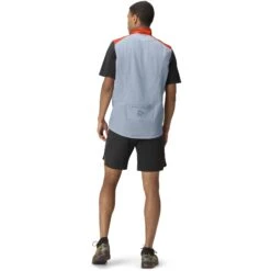 Norrona Senja Aero90 Vest Men - Arednalin/Blue Fog -RunGear Elite norrona senja aero90 herren weste arednalin blue fog model 2 1399811