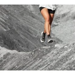 On Running On Cloudultra Women Trailrunning Shoe - Black & White -RunGear Elite on cloudultra women running shoe black white 6 952563