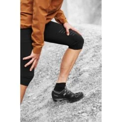 On Running On Trail Tights - Black -RunGear Elite on waterproof anorak pecan 4 950037 1