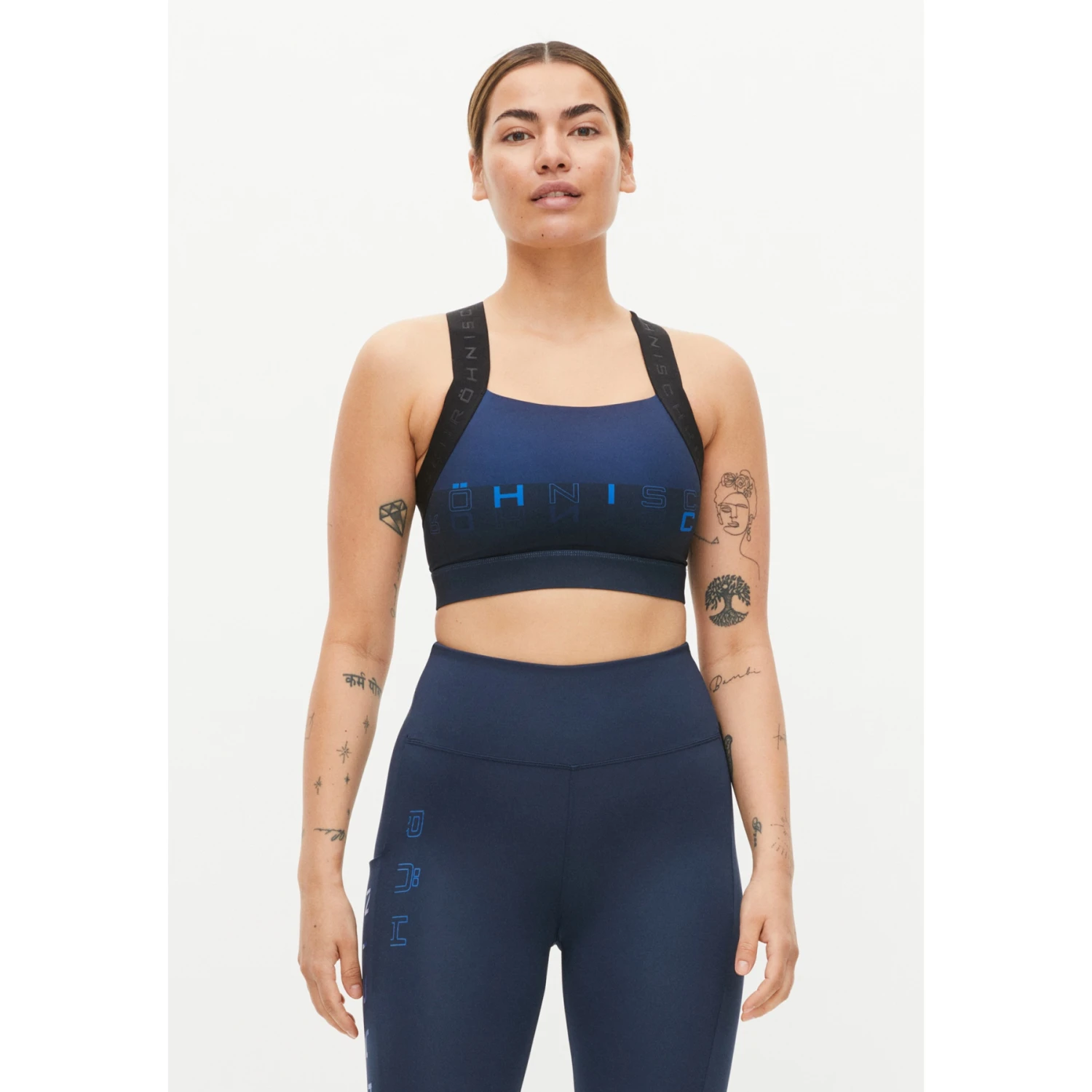 Röhnisch Kay Printed Sports Bra Women - Kay Printed Navy 2 Röhnisch Kay Printed Sports Bra Women - Kay Printed Navy - Image 2