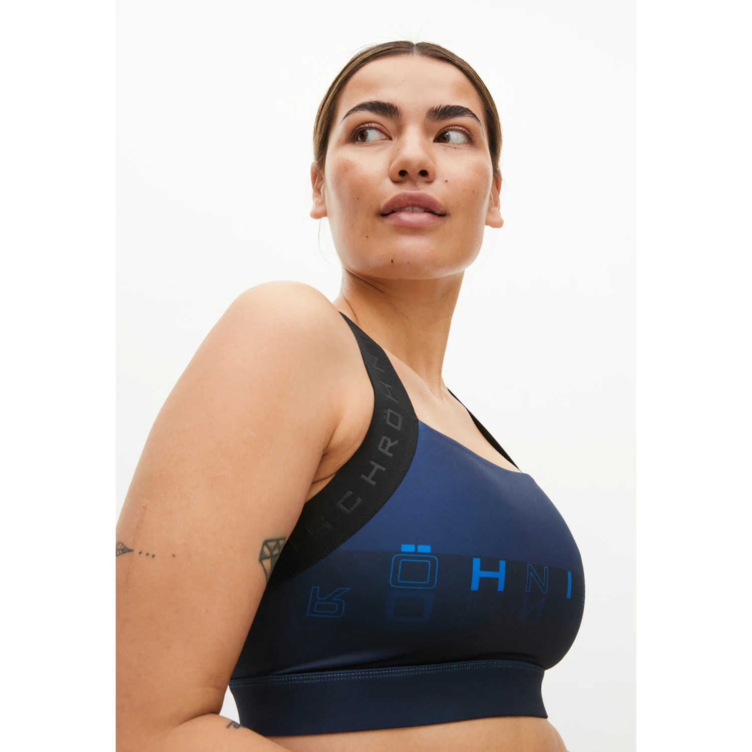 Röhnisch Kay Printed Sports Bra Women - Kay Printed Navy 4 Röhnisch Kay Printed Sports Bra Women - Kay Printed Navy - Image 4