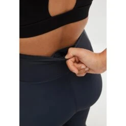 Röhnisch Shield Block Tights Women - Black Mesh Print -RunGear Elite roehnisch shield block womens tights black mesh print 7 1348286