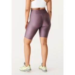 Röhnisch Shiny Bike Tights Women - Black Plum 7 Röhnisch Shiny Bike Tights Women - Black Plum -RunGear Elite roehnisch shiny womens bike tights black plum 2 1109896