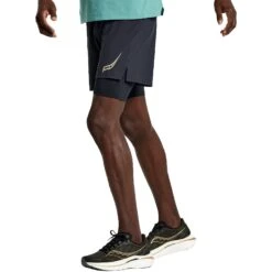 Saucony Pinnacle 5" 2-in-1 Shorts - Black 10 Saucony Pinnacle 5" 2-in-1 Shorts - Black -RunGear Elite saucony pinnacle 5 2 in 1 shorts black 3 1452378
