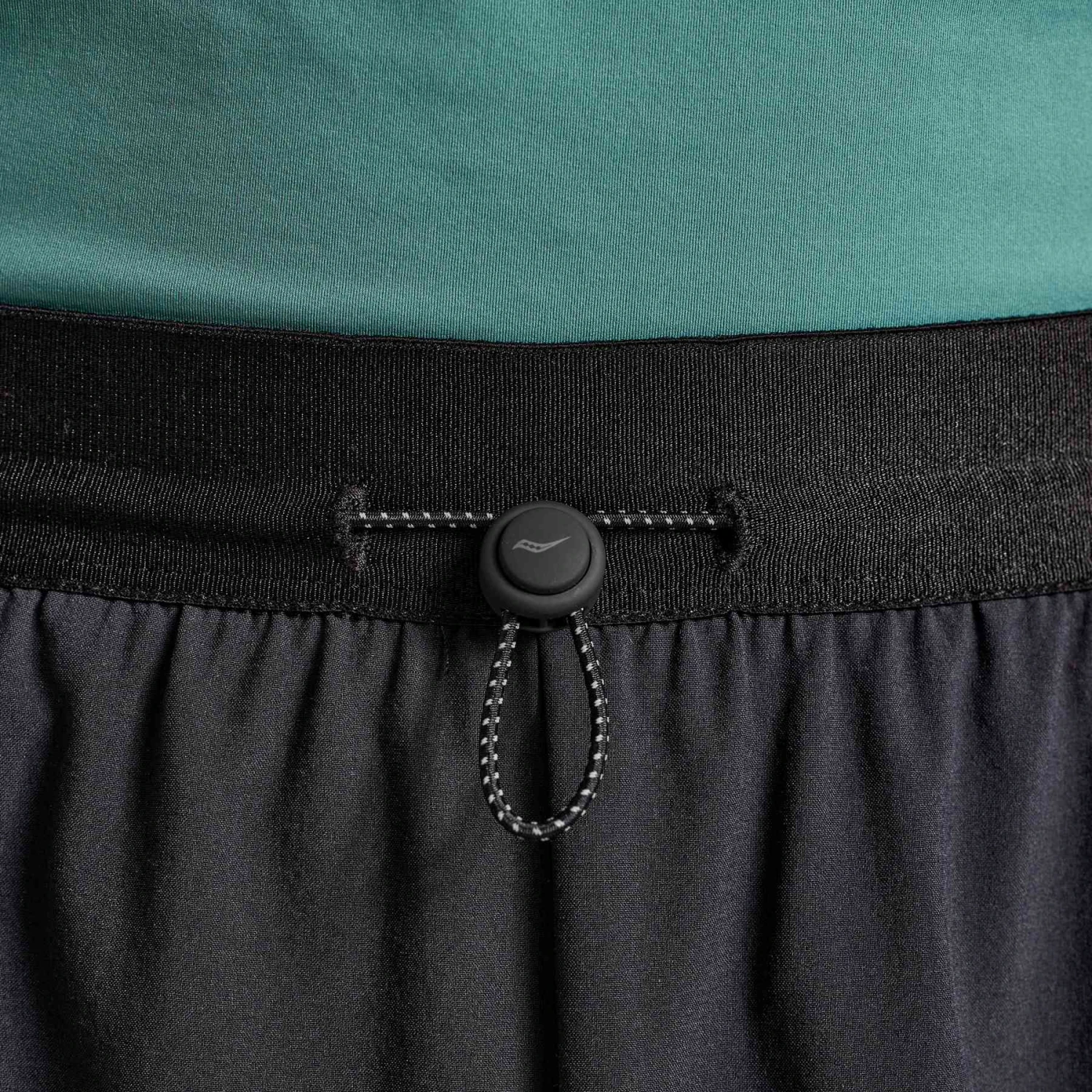Saucony Pinnacle 5" 2-in-1 Shorts - Black 7 Saucony Pinnacle 5" 2-in-1 Shorts - Black - Image 7