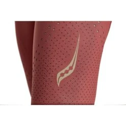 Saucony Pinnacle 8" Tight Shorts Women - Apple Butter -RunGear Elite saucony pinnacle 8 tight shorts women apple butter 7 1452170