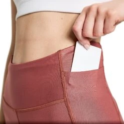 Saucony Pinnacle 8" Tight Shorts Women - Apple Butter -RunGear Elite saucony pinnacle 8 tight shorts women apple butter 8 1452171