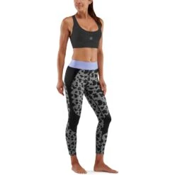 SKINS Compression 3-Series Long Tights Women - Animal Black 11 SKINS Compression 3-Series Long Tights Women - Animal Black -RunGear Elite skins compression 3 series womens long tights animal black 4 1067954