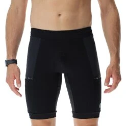 UYN Strides Running Shorts - Black/Black